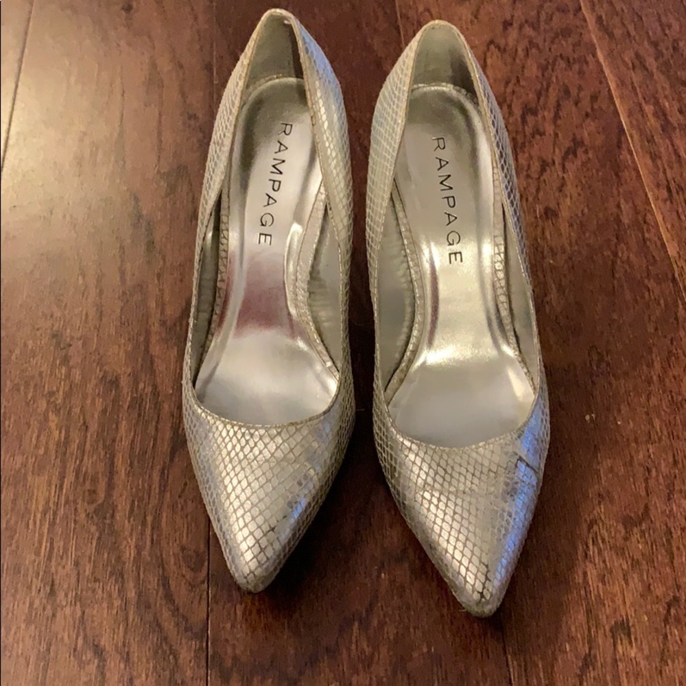 Silver heels - Picture 2 of 4